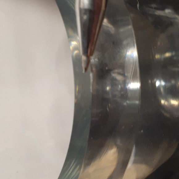 Sleek crystal clear 10" vase. Heavy, weighs nearly 4#. . Fits any decor style. - Picture 4 of 8